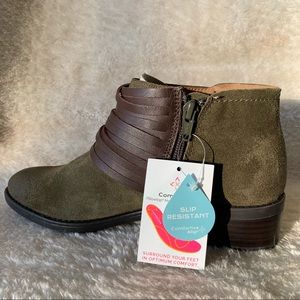 NEW Comfortiv Corliss Olive Suede Bootie - size 6.5